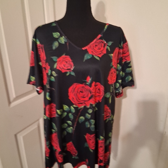 Floral Black and Red Women's Top - Picture 7 of 9